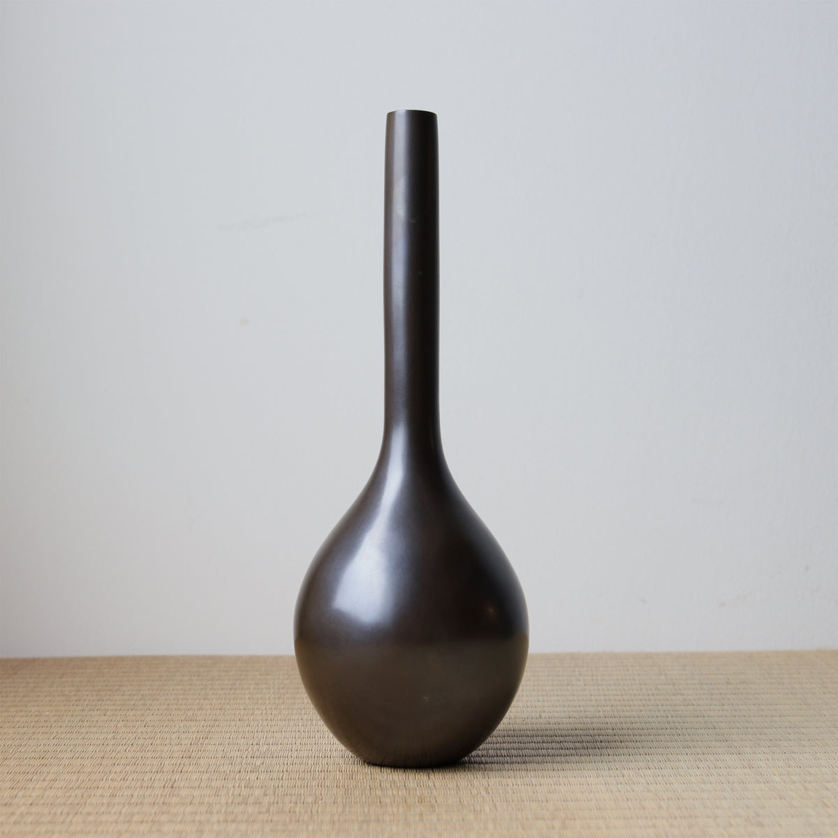 鋳銅 桃底花入 釜師堀山城家十二代 堀政晴作 【Bronze vase by Masaharu Hori】[k0585] – 青梵ギャラリー