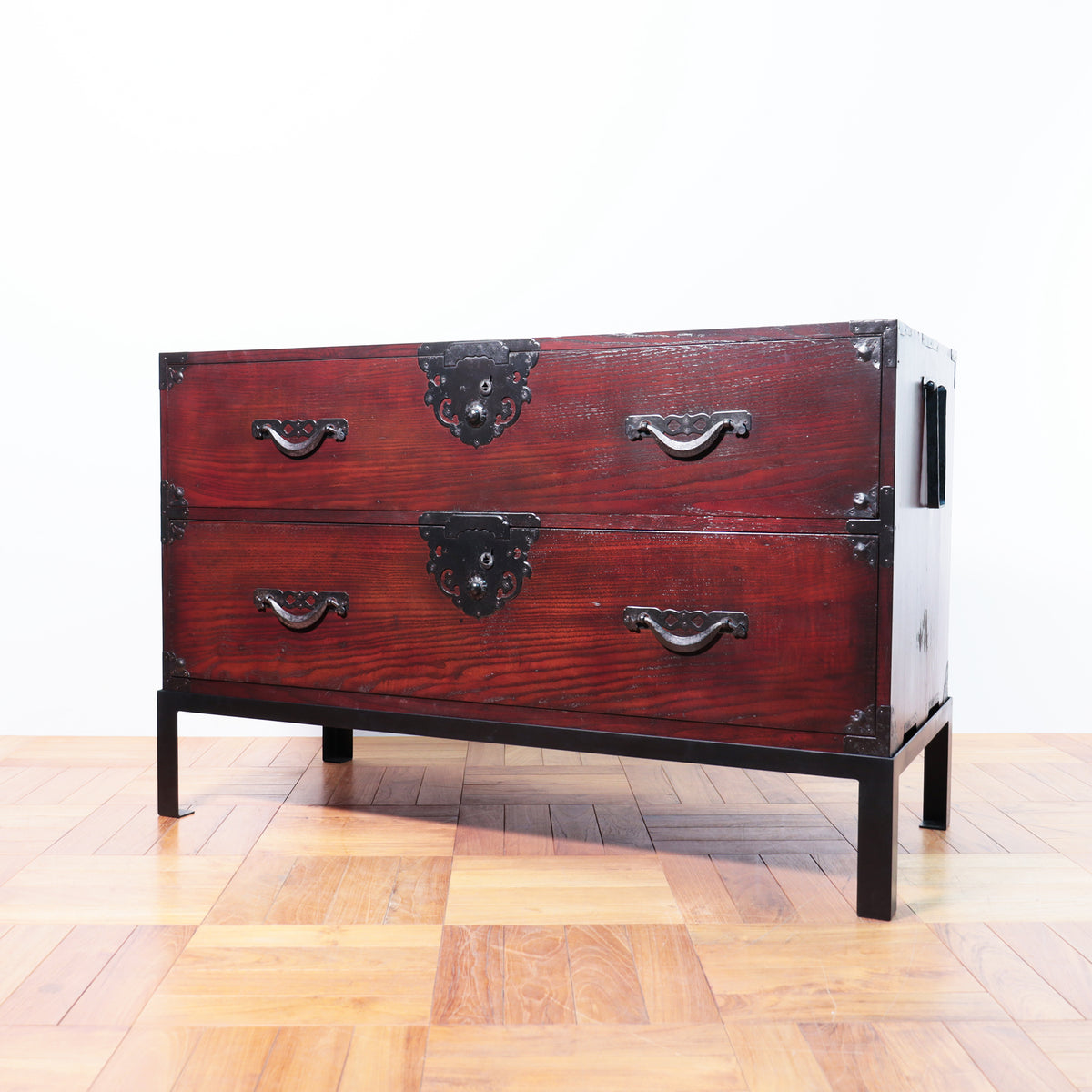 時代箪笥／米沢兜金具衣裳箪笥　スタンド付き【Yonezawa clothing chest with metal stand 】 [j1074]  Japanese Antique Furniture