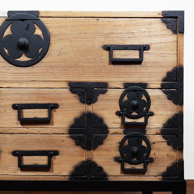 時代箪笥／桐衣裳箪笥　スタンド付き【KIRI clothing chest with metal stand 】 [j1154]　Japanese Antique Furniture