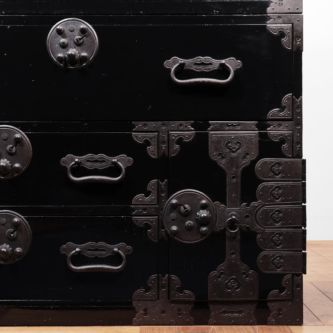 時代箪笥／黒塗庄内衣裳箪笥【SHONAI clothing chest】[j1157]　Japanese Antique Furniture