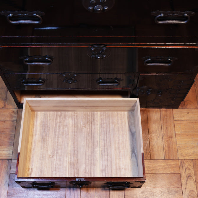 時代箪笥／黒塗庄内衣裳箪笥【SHONAI clothing chest】[j1157]　Japanese Antique Furniture