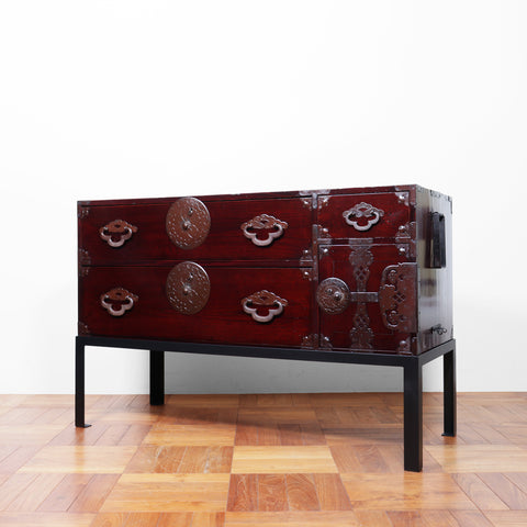 時代箪笥／米沢桜紋衣裳箪笥　スタンド付き【Yonezawa clothing chest with metal stand 】 [j1163]　Japanese Antique Furniture