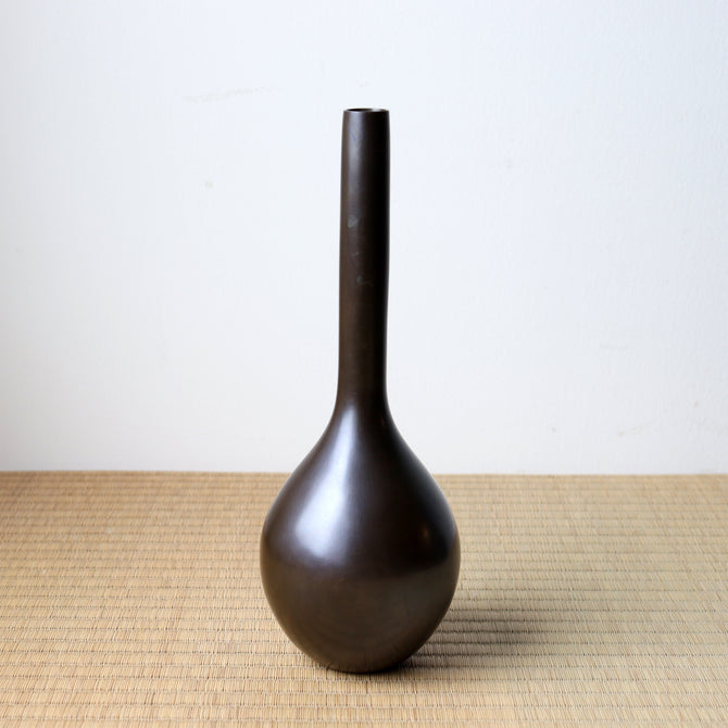 鋳銅 桃底花入 釜師堀山城家十二代 堀政晴作 【Bronze vase by Masaharu Hori】[k0585] – 青梵ギャラリー