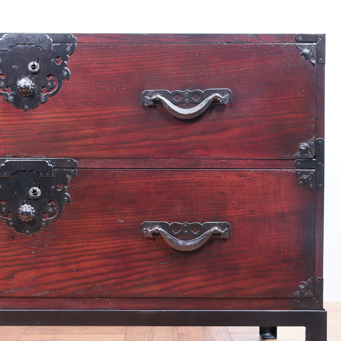 時代箪笥／米沢兜金具衣裳箪笥　スタンド付き【Yonezawa clothing chest with metal stand 】 [j1074]　Japanese Antique Furniture